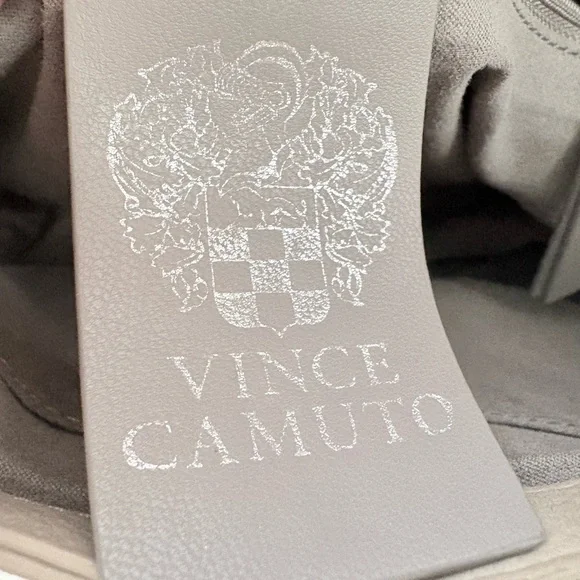 VINCE CAMUTO Corla Leather Elegant Cream Crossbody/Shoulder Bag Various Zippers - Picture 7 of 11